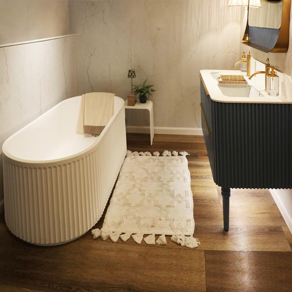 Lacava - Brio Free-Standing Soaking Bathtub With Fluted Detailing Made Of White Solid Surface