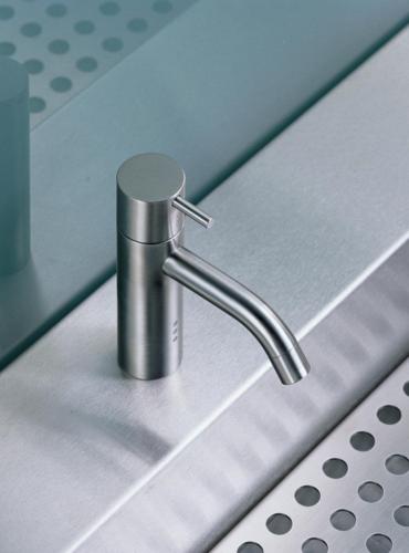 Vola - Hv1E2 Deck-Mounted Basin Faucet With Electronic On-Off Sensor