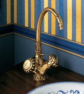 Herbeau - Pompadour Single-Hole Lavatory Set with 1 1/4 Inch pop-up drain assembly